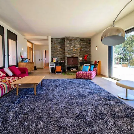 Magnificent With Swimming Pool فيلة خيرونا